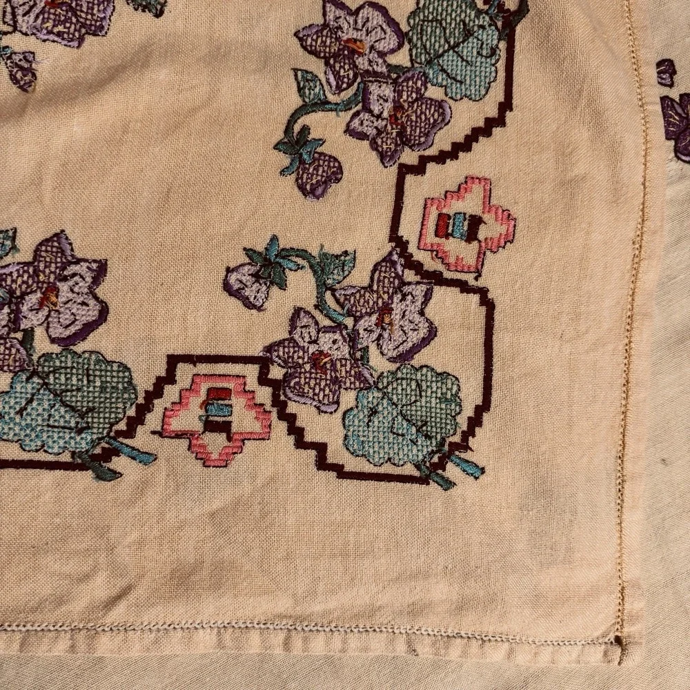 Vtg Cross Stitch Tablecloth Flowers Purple Forget Me Not Yellow Embroidered Hand